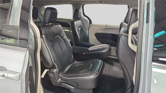 Used 2024 Chrysler Pacifica Limited image 14