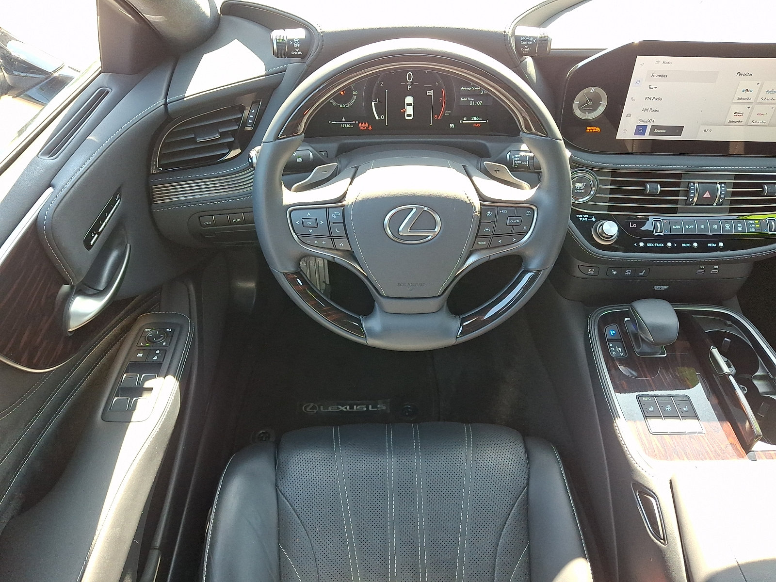 Used 2024 Lexus LS 500 AWD w/ Interior Upgrade Package image 12