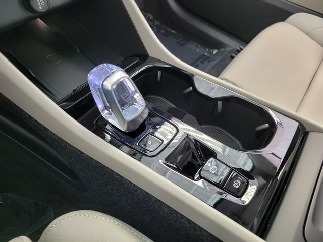 New 2026 Volvo XC40 B4 Plus w/ Climate Package FWD image 22