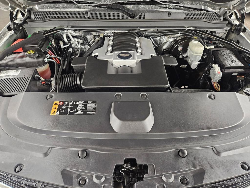 Used 2018 Cadillac Escalade Premium Luxury image 40