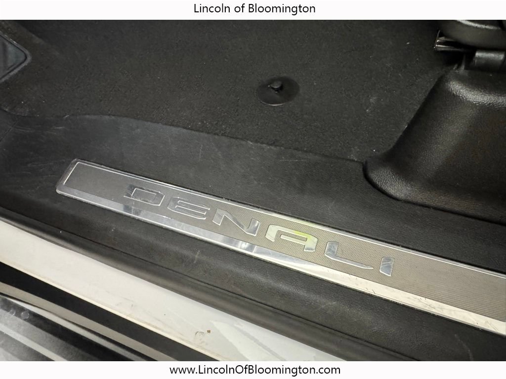 Used 2025 GMC Yukon Denali AWD/4WD image 40