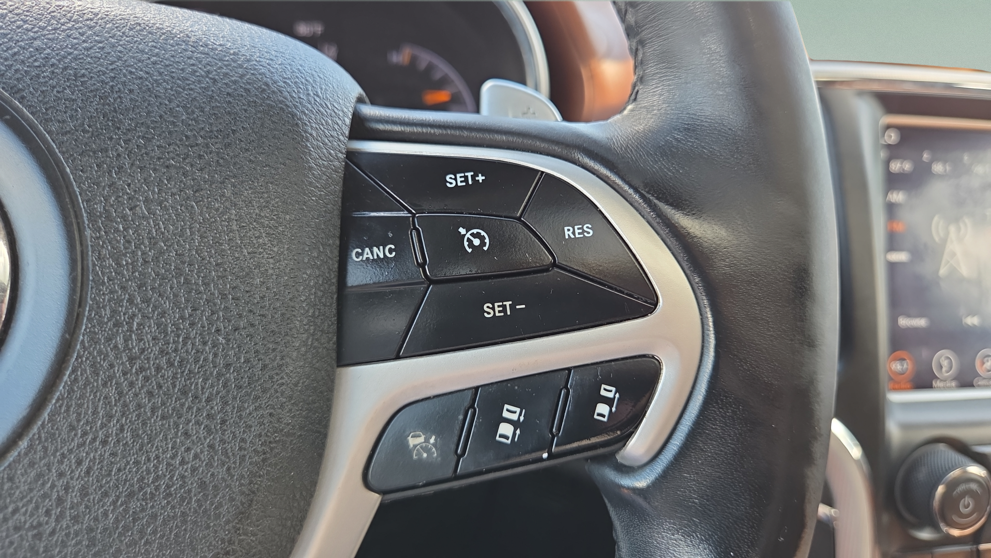 Used 2018 Jeep Grand Cherokee Summit w/ Platinum Series Group AWD/4WD image 24