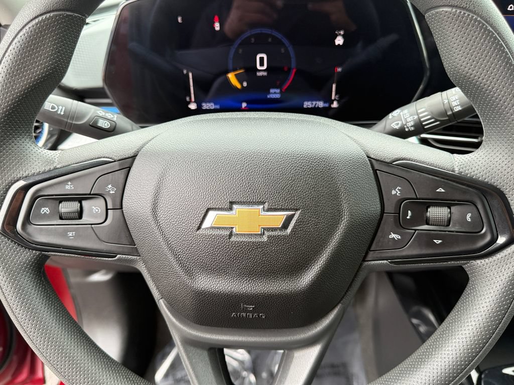 Used 2025 Chevrolet Trax LT FWD image 20