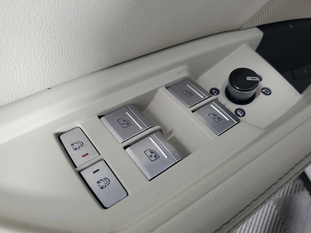 Used 2024 Audi Q8 e-tron Premium Plus image 19