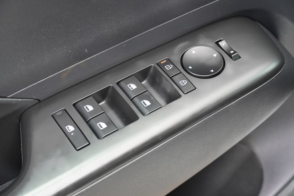 Used 2025 Hyundai Kona SEL FWD image 19