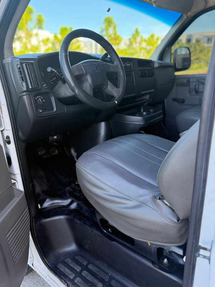 Used 2003 Chevrolet Express 3500 image 17