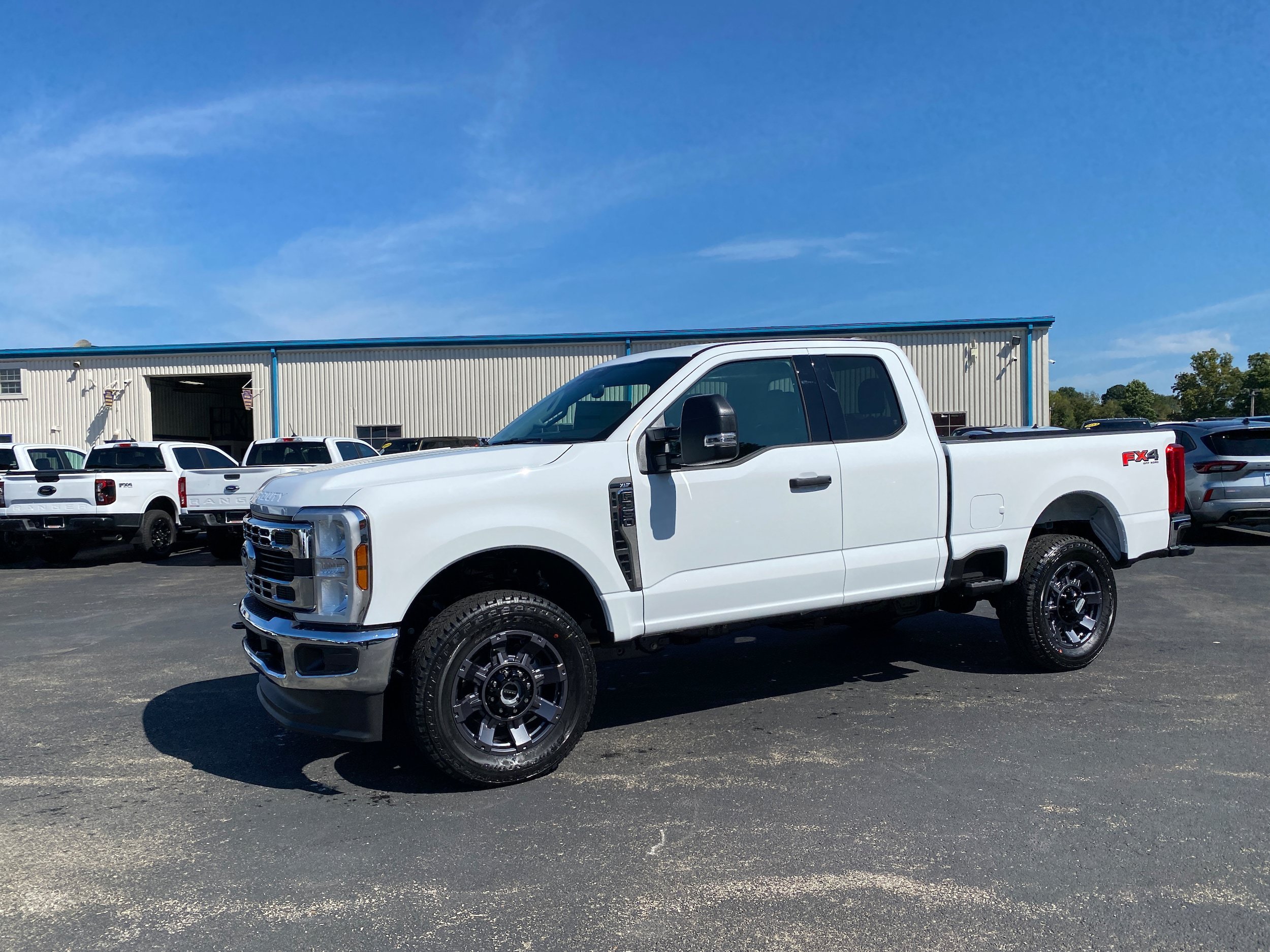 New 2027 Ford F350 XLT w/ FX4 Off-Road Package AWD/4WD image 4