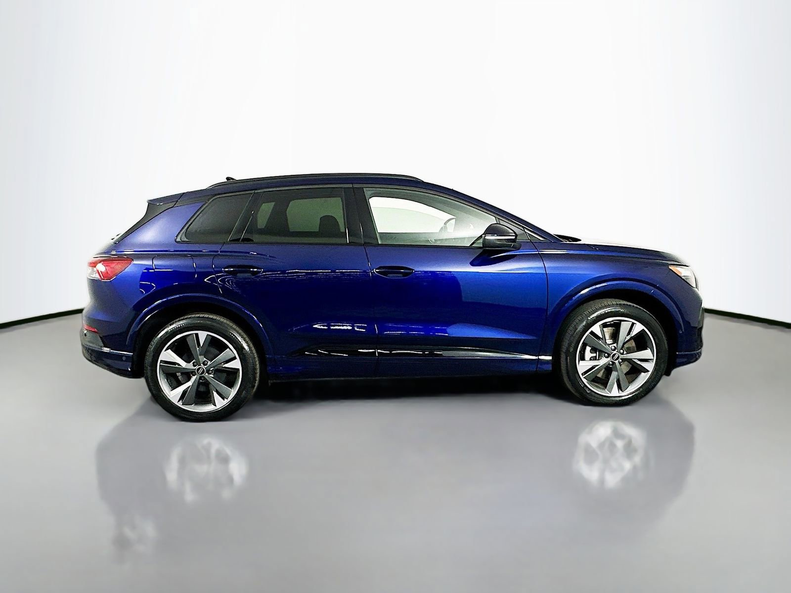 Used 2023 Audi Q4 e-tron Premium Plus w/ Premium Plus AWD/4WD image 8