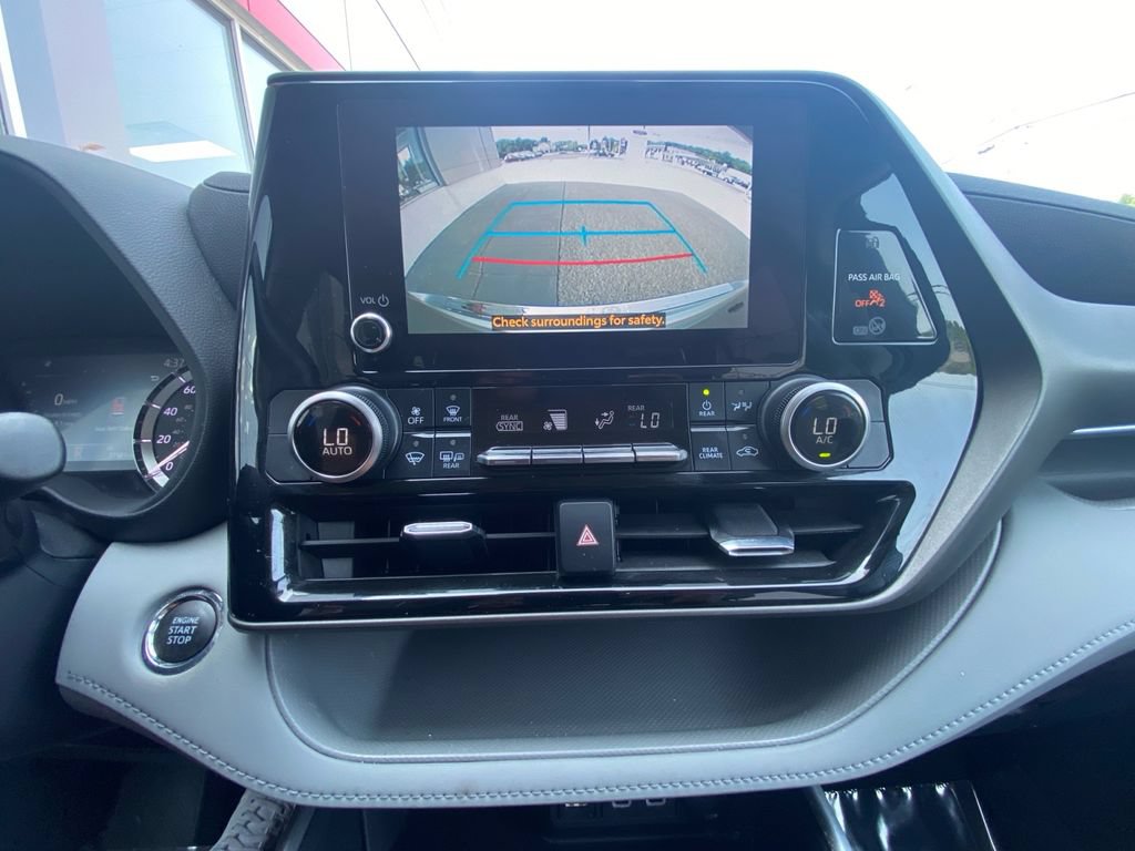Used 2023 Toyota Highlander LE AWD/4WD image 21