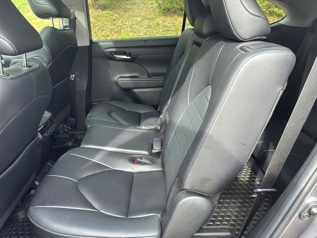 Used 2024 Toyota Highlander Limited image 16
