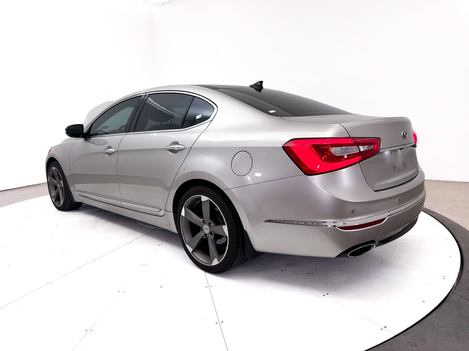 Used 2014 Kia Cadenza Premium w/ Luxury Package FWD image 11