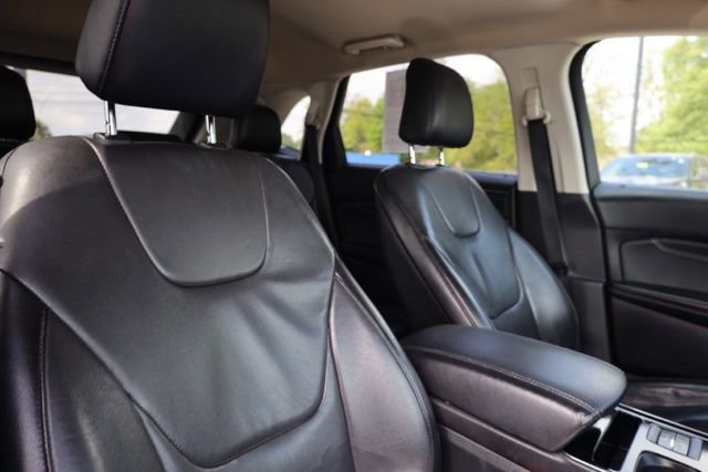 Used 2020 Ford Edge Titanium image 36