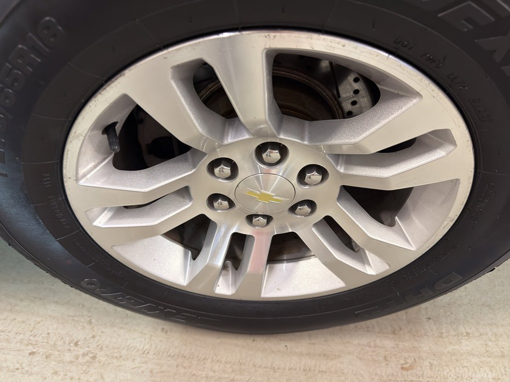 Used 2015 Chevrolet Suburban LT w/ Luxury Package image 36