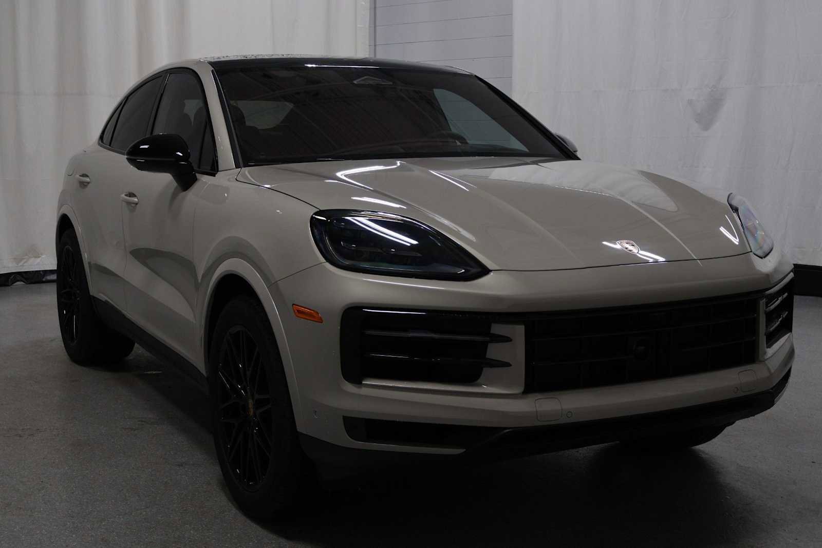 New 2026 Porsche Cayenne Coupe AWD/4WD image 13