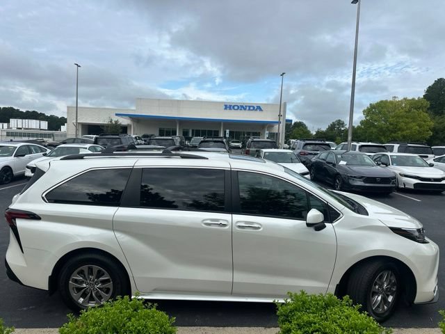 Used 2021 Toyota Sienna XLE w/ XLE Plus Package FWD image 7