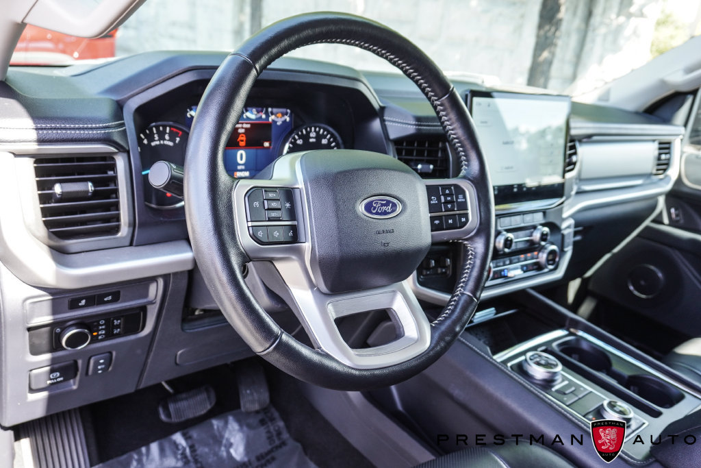 Used 2024 Ford Expedition XLT AWD/4WD image 29