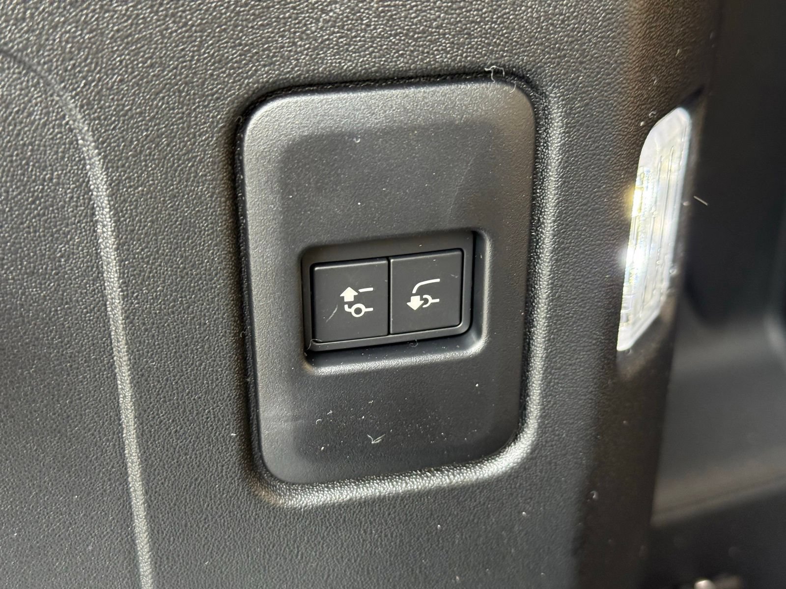 New 2026 Land Rover Defender 110 S AWD/4WD image 44