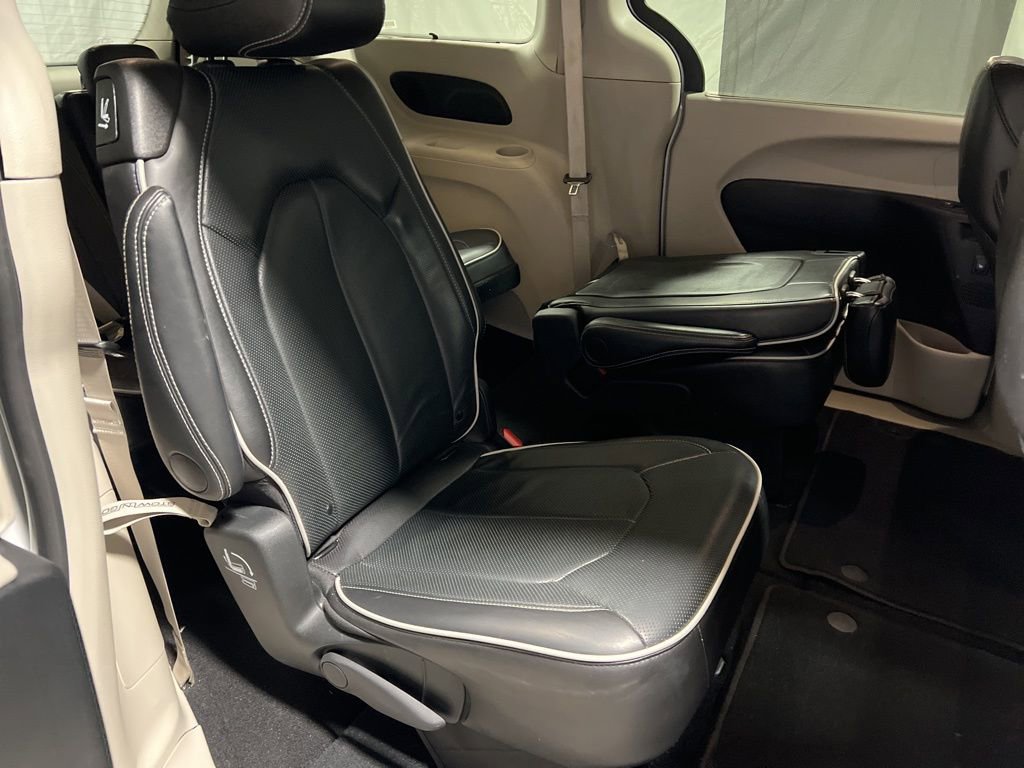 Used 2024 Chrysler Pacifica Limited image 12