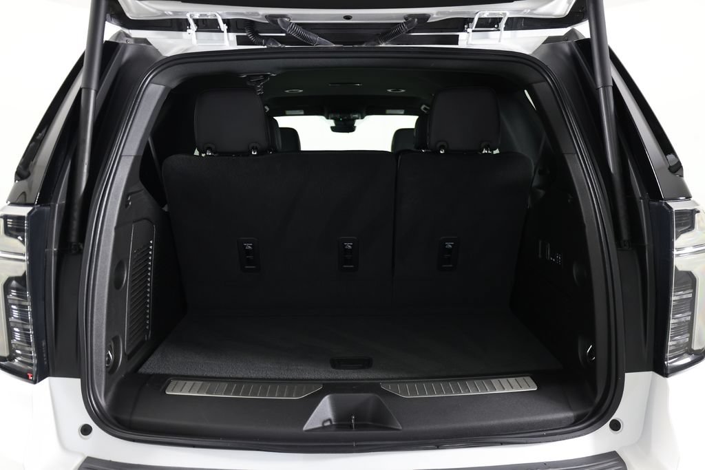 Used 2025 Chevrolet Tahoe High Country AWD/4WD image 13