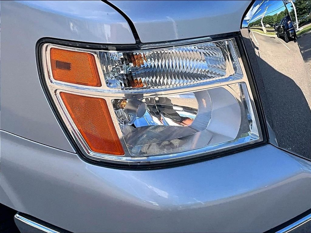 Used 2019 Nissan NV 3500 SV w/ Navigation Package RWD image 30