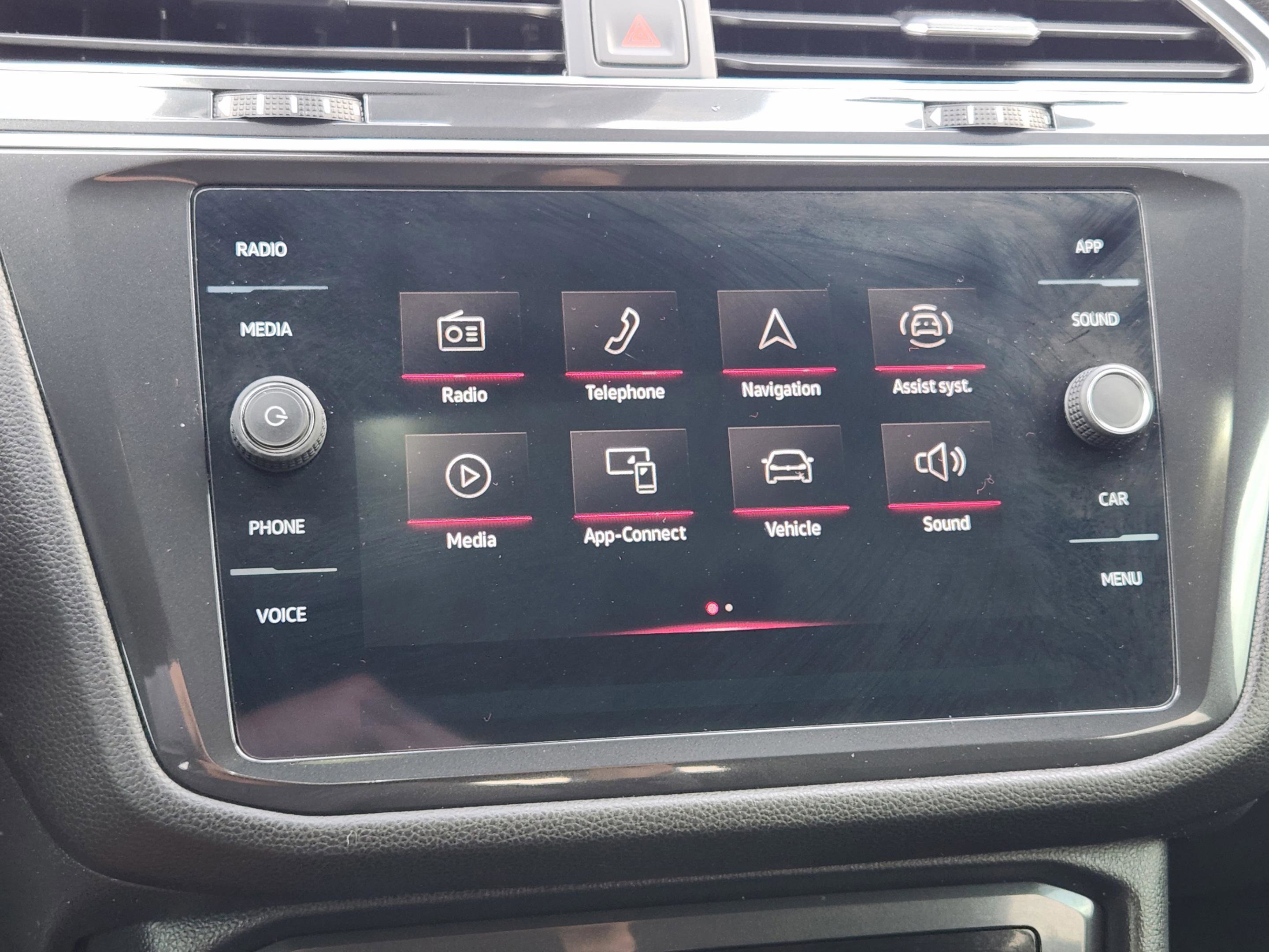 Used 2022 Volkswagen Tiguan SE R-Line image 8