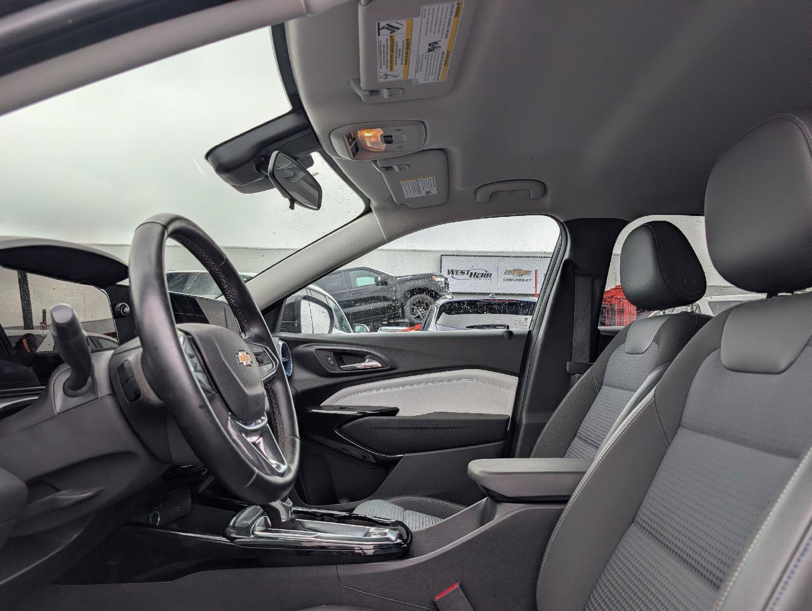 Used 2025 Chevrolet Trax LT w/ Driver Confidence Package FWD image 8