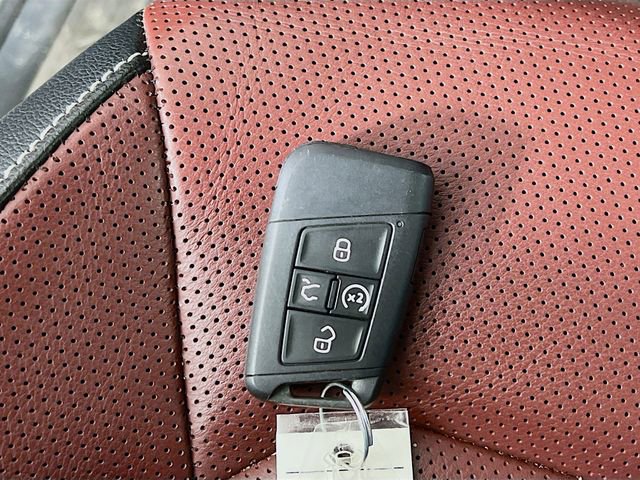 Used 2022 Volkswagen Atlas Cross Sport SEL Premium R-Line AWD/4WD image 12