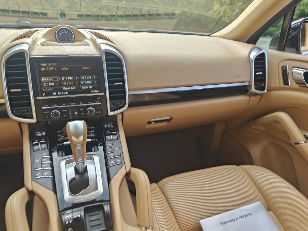 Used 2015 Porsche Cayenne Diesel w/ Premium Package image 26