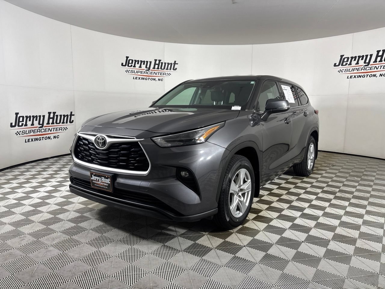 Used 2022 Toyota Highlander LE