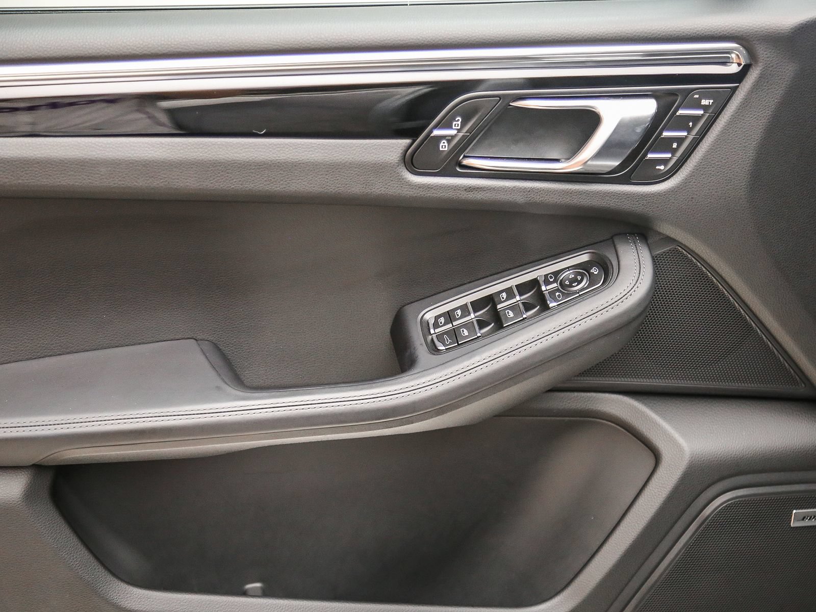 Certified 2026 Porsche Macan AWD/4WD image 27