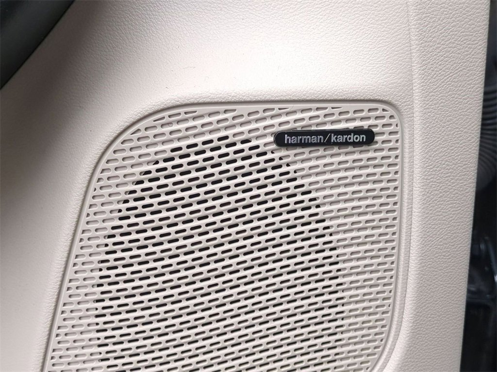 Used 2022 Chrysler Pacifica Limited image 24