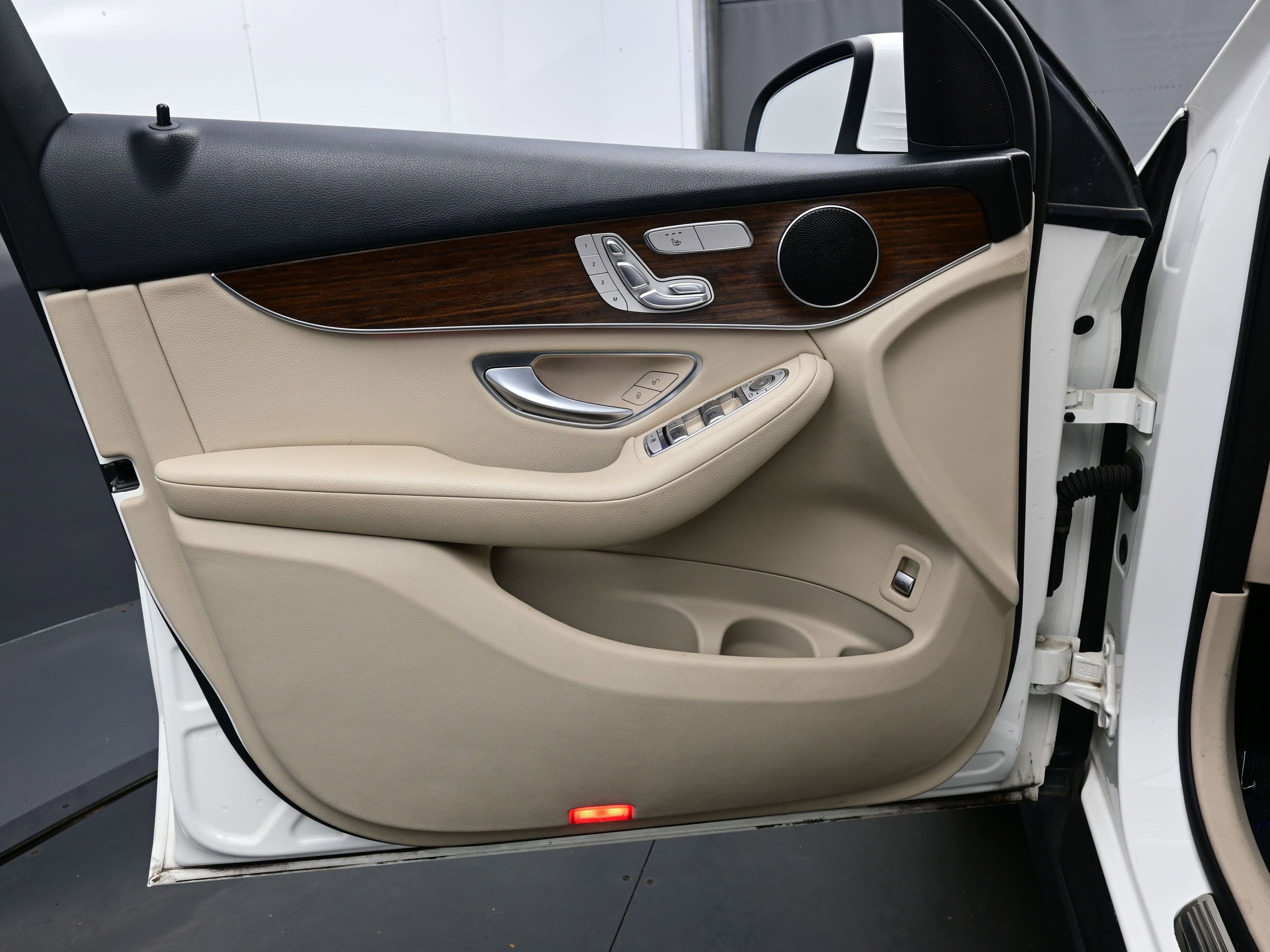 Used 2022 Mercedes-Benz GLC 300 4MATIC image 10