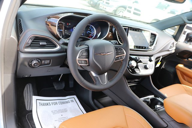 New 2023 Chrysler Pacifica Pinnacle FWD image 15