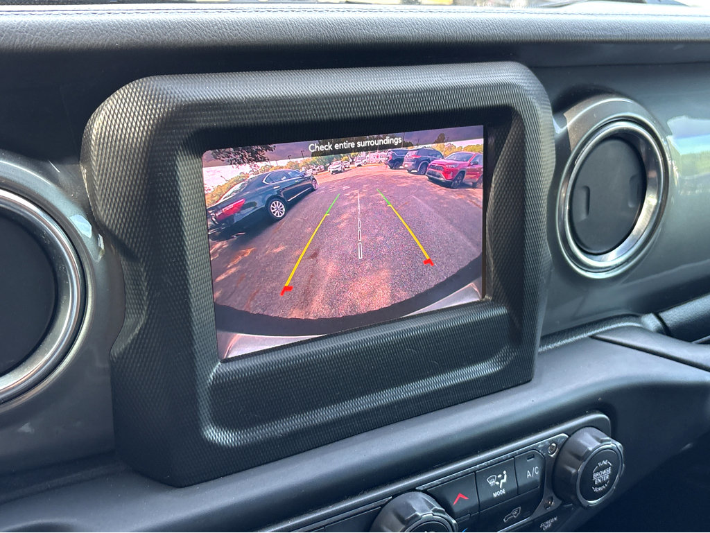 Used 2019 Jeep Wrangler Unlimited Sahara AWD/4WD image 7