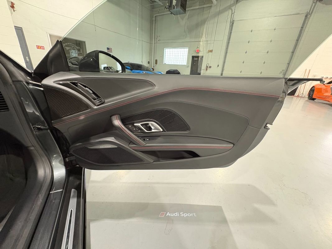 Used 2021 Audi R8 V10 w/ Premium Package image 43