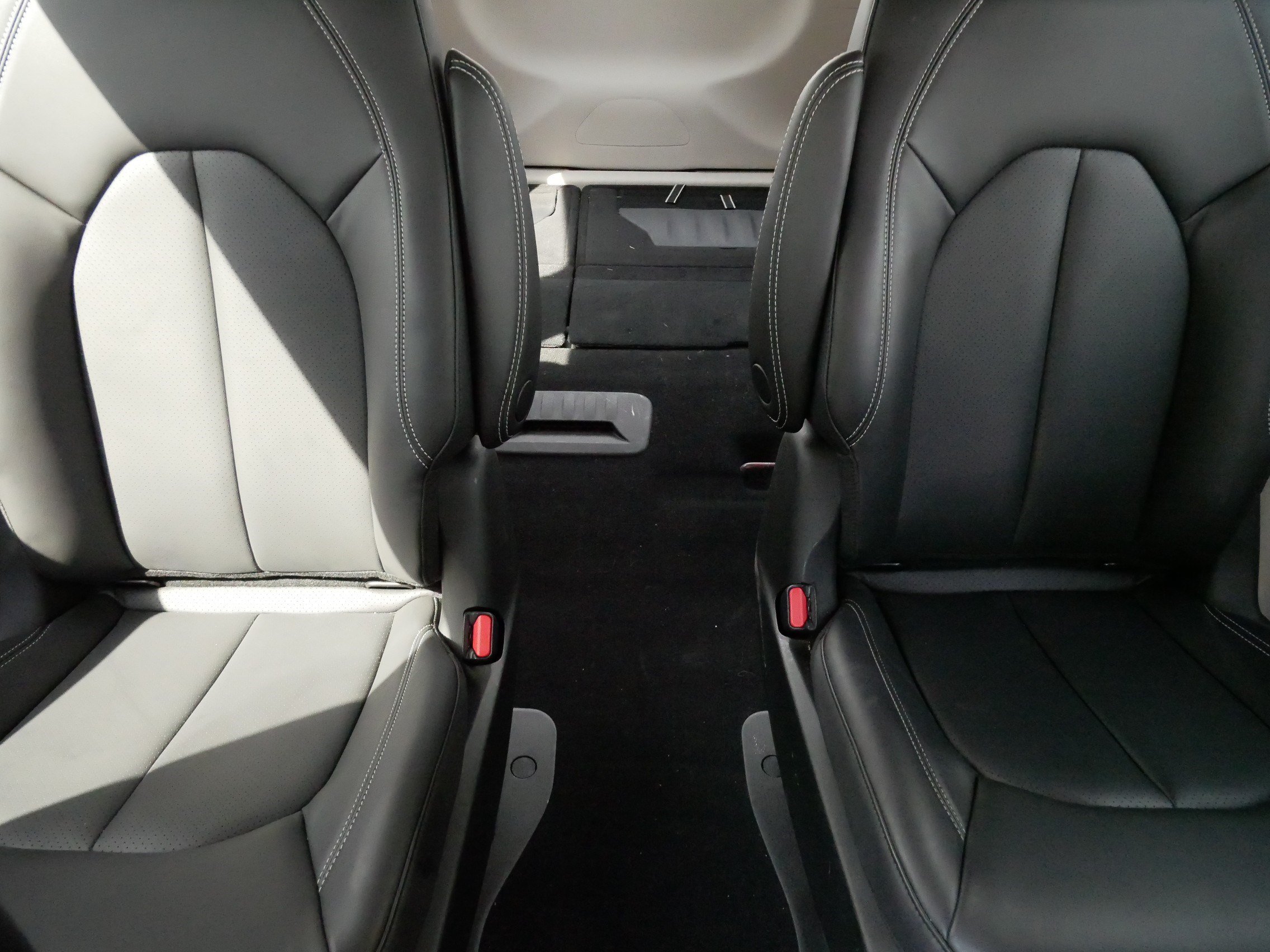 Used 2023 Chrysler Pacifica Touring-L FWD image 13