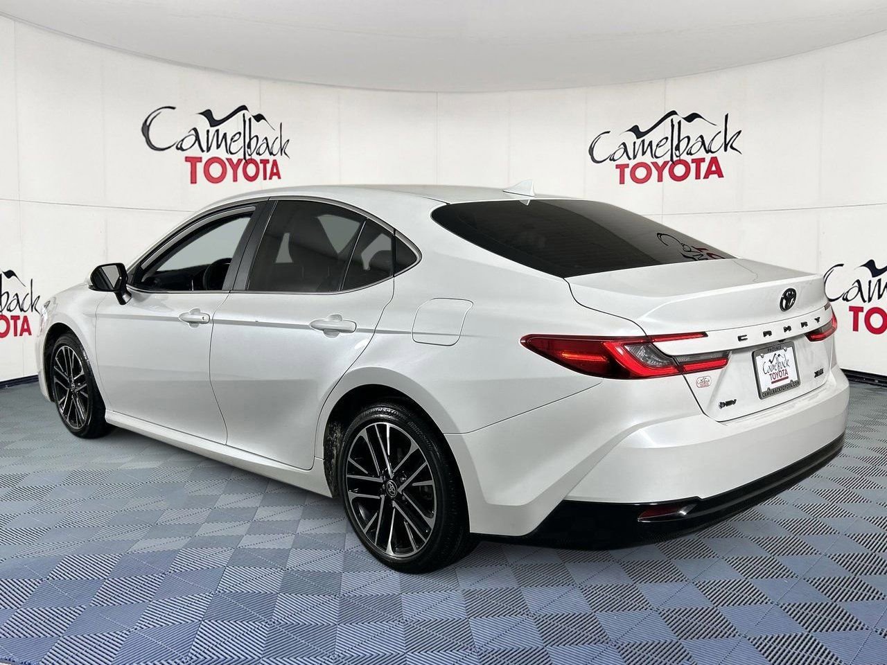 Used 2025 Toyota Camry XLE image 5