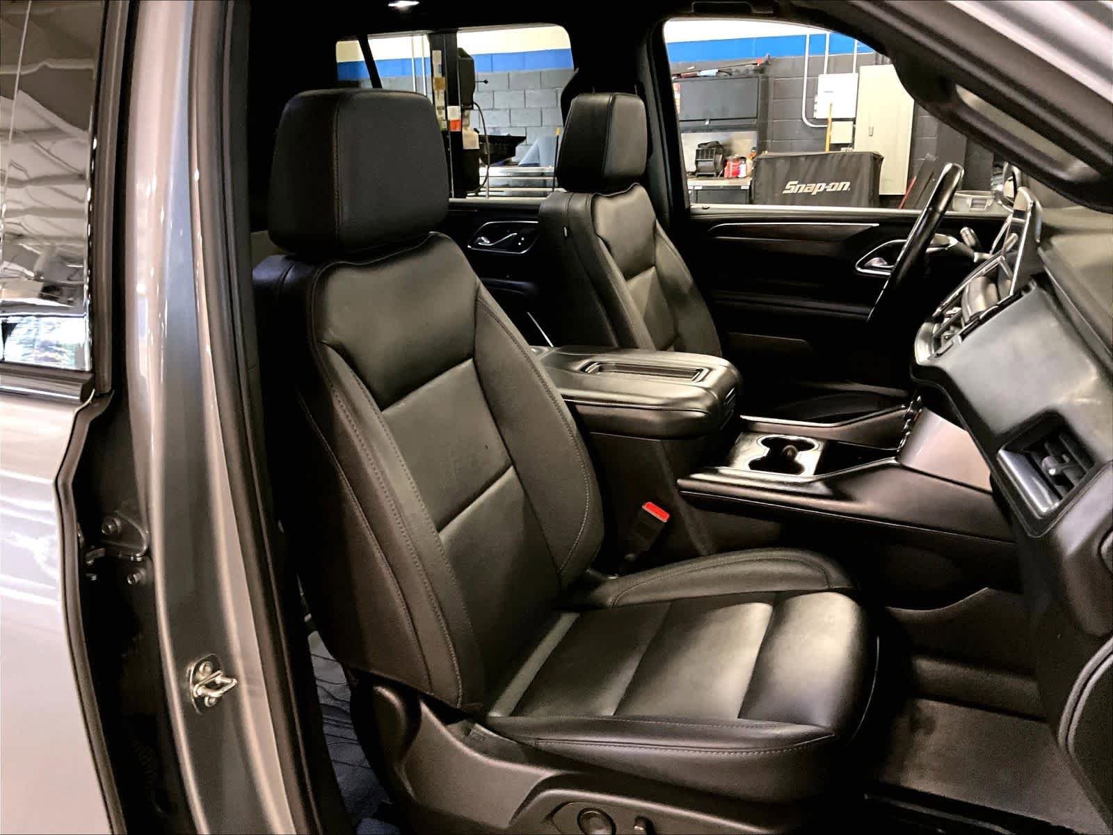 Used 2024 Chevrolet Tahoe Z71 w/ Luxury Package AWD/4WD image 11