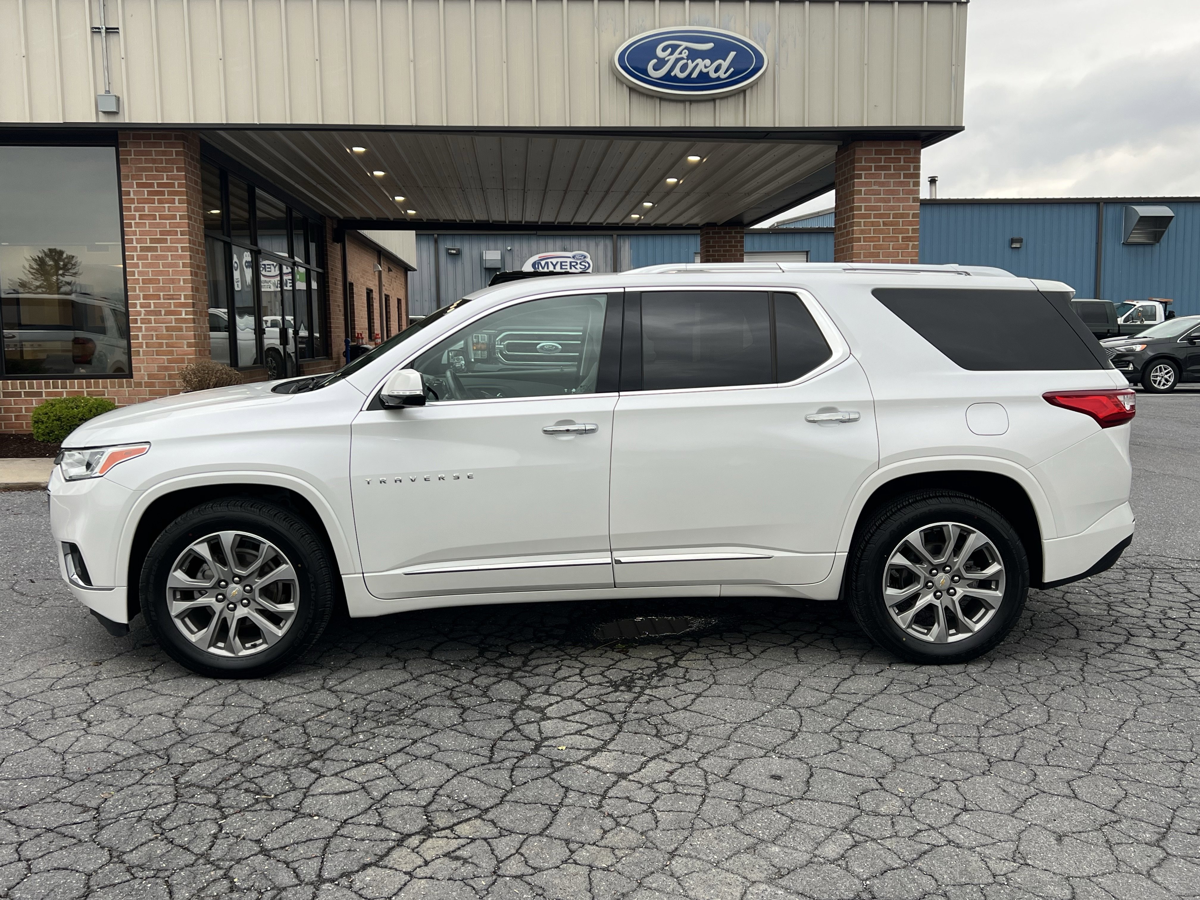 Used 2019 Chevrolet Traverse Premier AWD/4WD image 1