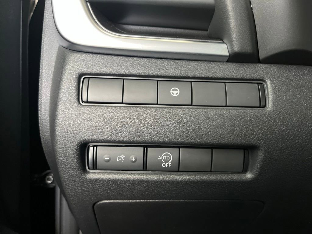 Used 2023 Nissan Rogue SV AWD/4WD image 4