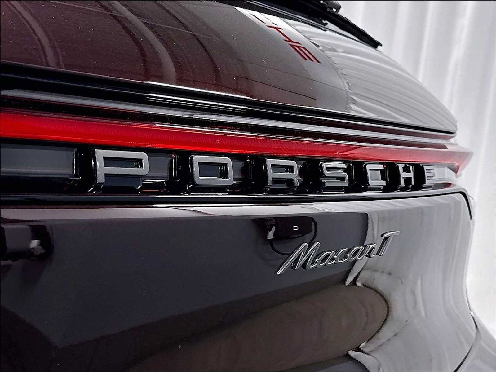 New 2026 Porsche Macan Turbo AWD/4WD image 33