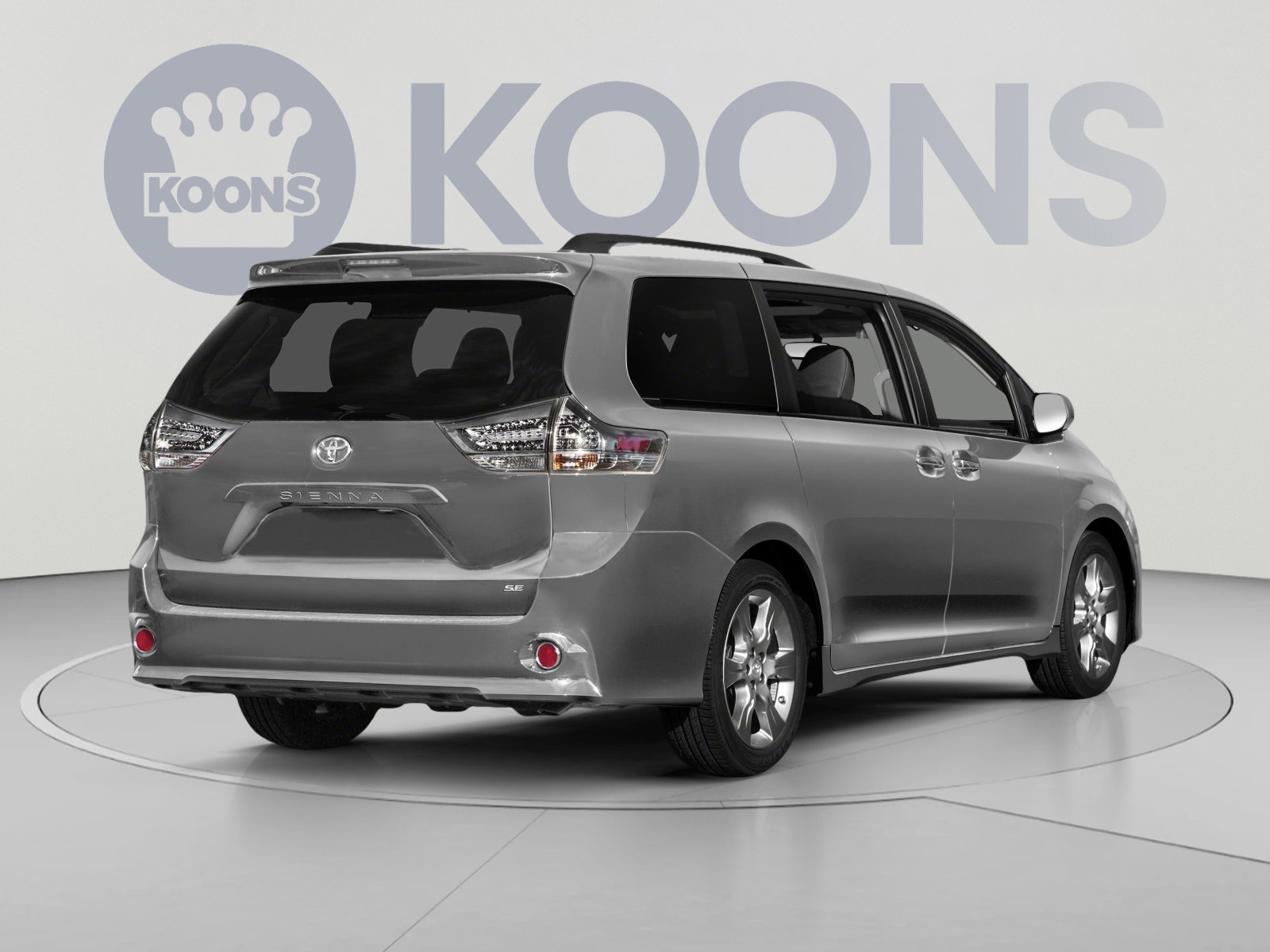 Used 2015 Toyota Sienna SE Premium w/ Four Season Floor Mat Package FWD image 2