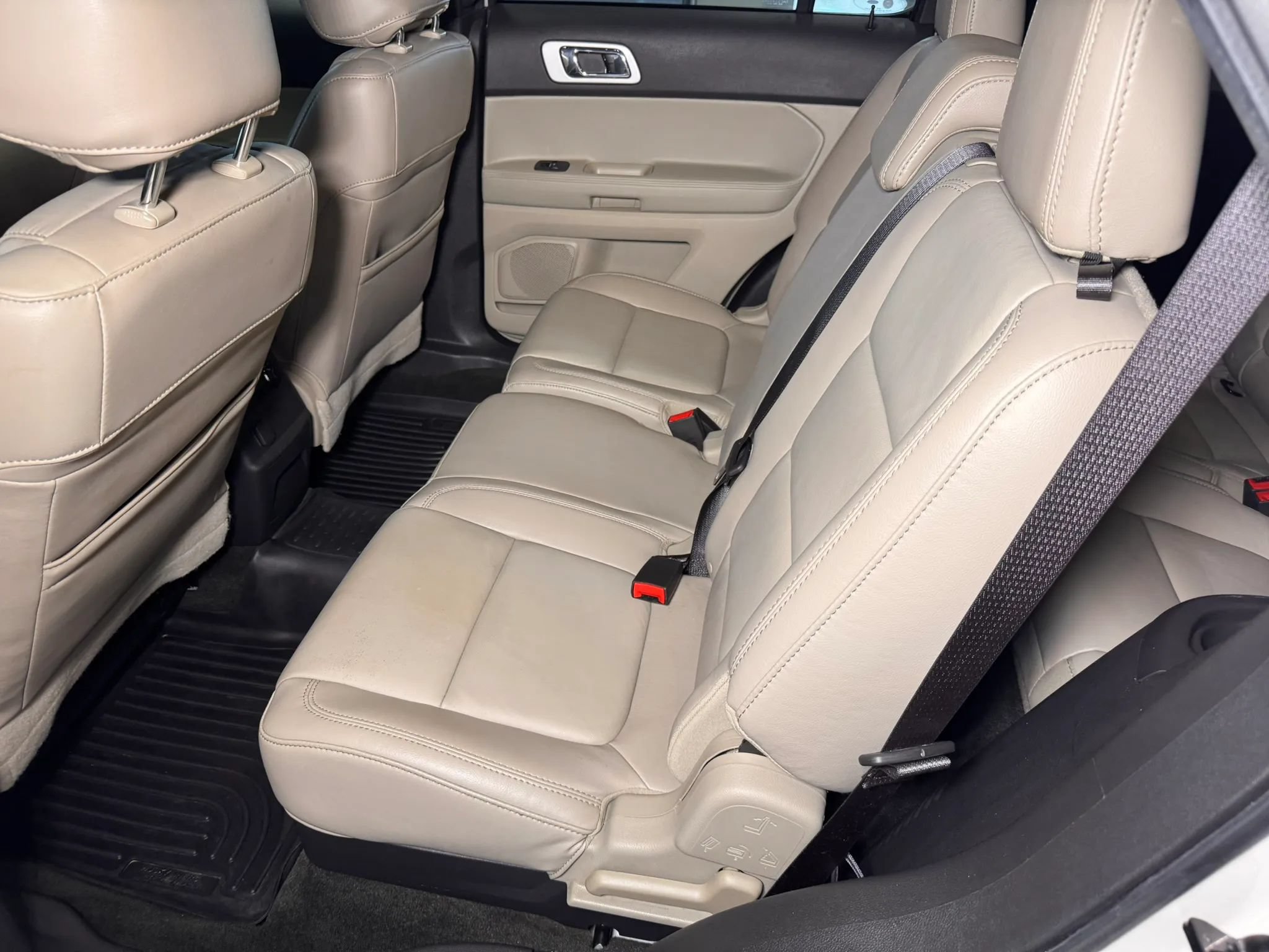 Used 2014 Ford Explorer XLT w/ Equipment Group 202A FWD image 22