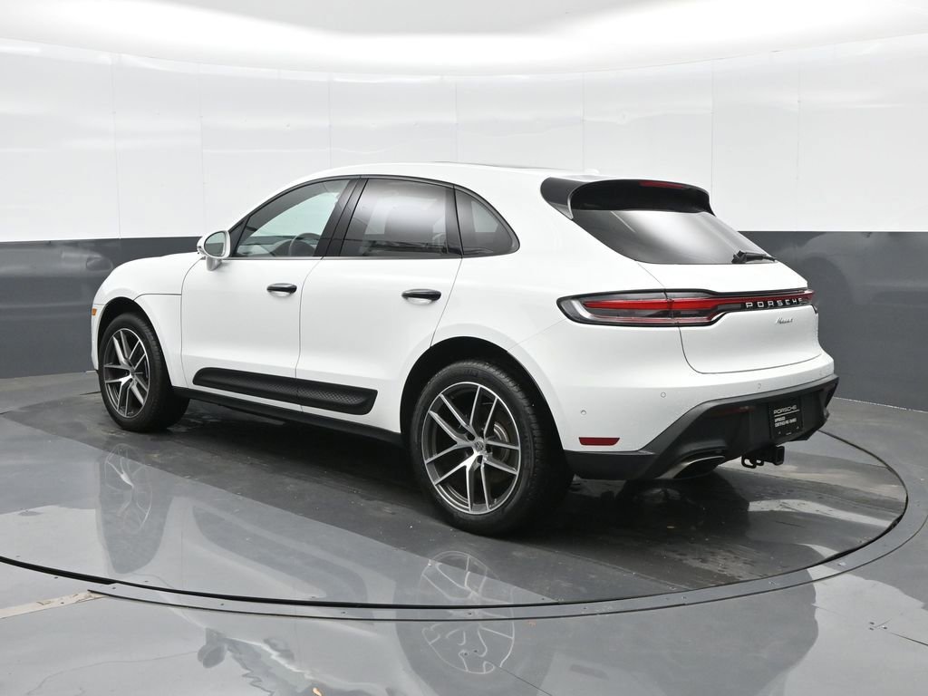 Certified 2025 Porsche Macan image 3