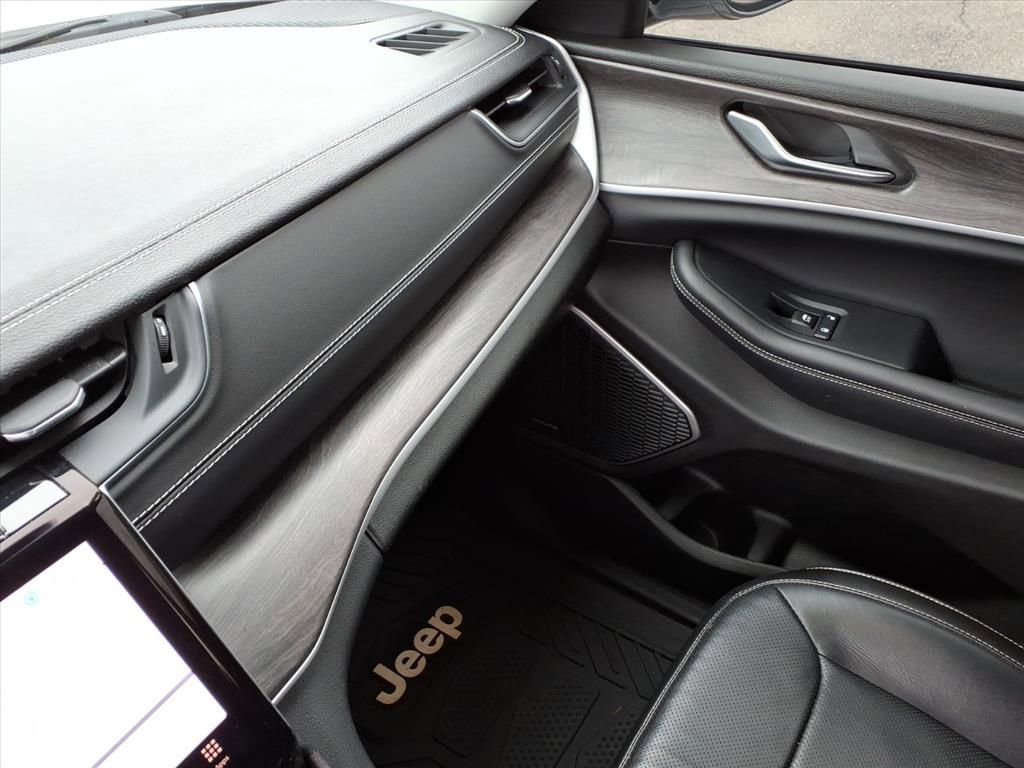 Used 2023 Jeep Grand Cherokee Altitude image 27