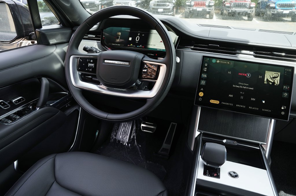 New 2026 Land Rover Range Rover Long Wheelbase SE AWD/4WD image 17