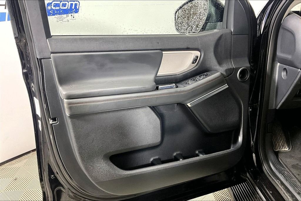 Certified 2025 Ford Expedition Active AWD/4WD image 18