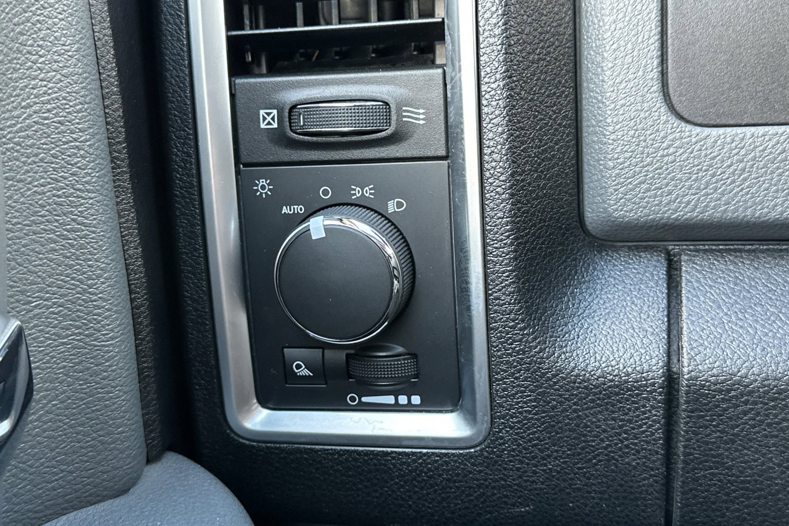 Used 2017 RAM 1500 Classic SLT image 37
