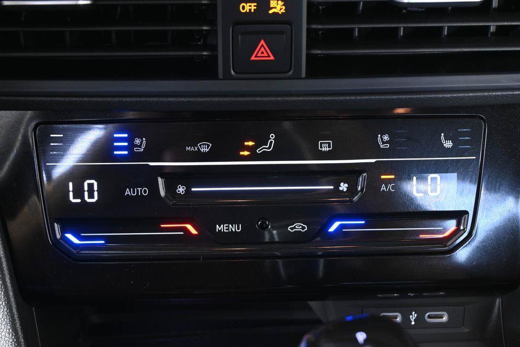 Used 2025 Volkswagen Jetta SEL FWD image 17
