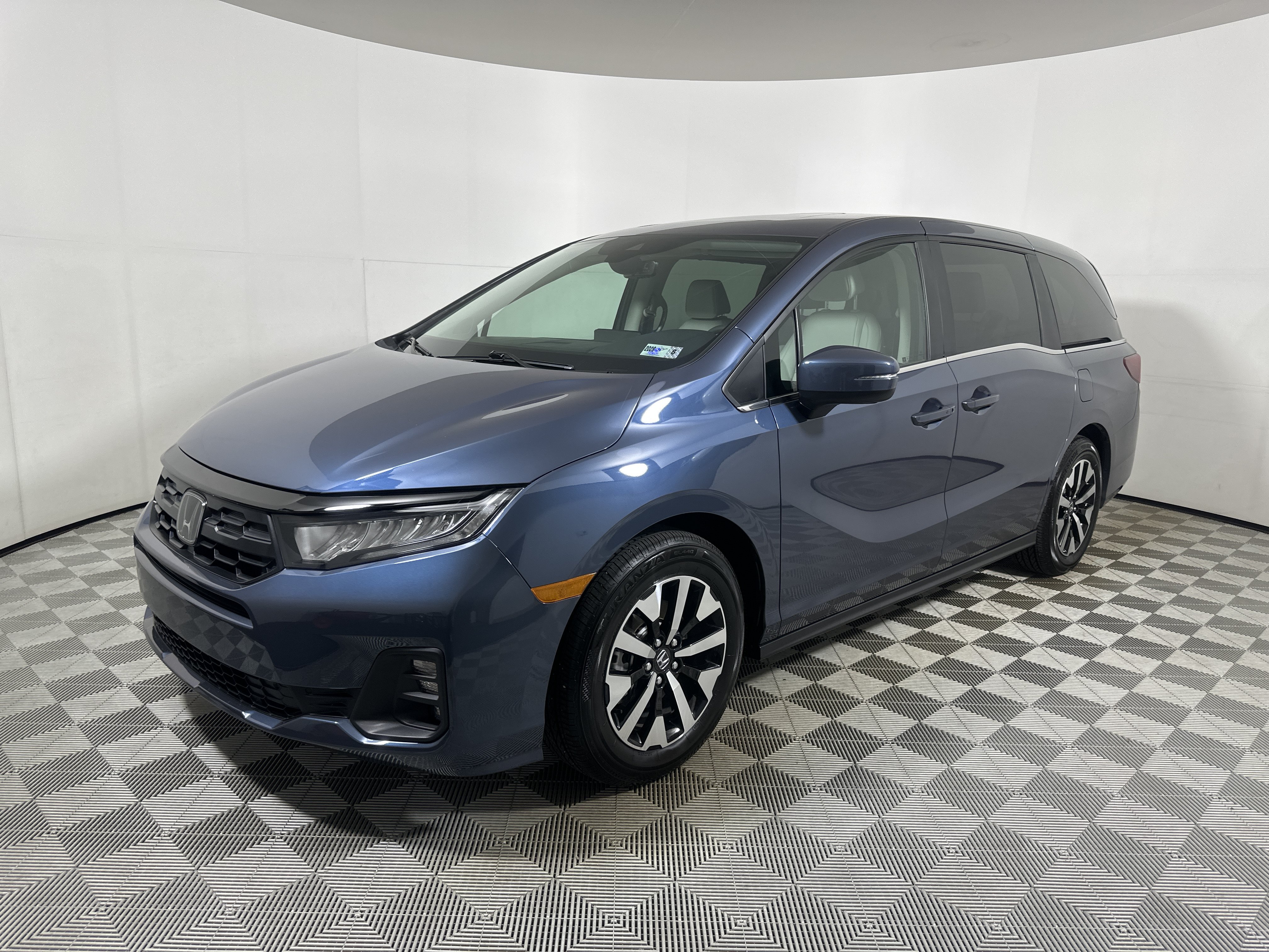 Used 2025 Honda Odyssey EX-L image 3